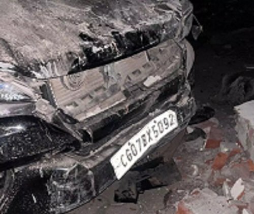 कांग्रेस पार्षद पर जानलेवा हमला, बदमाश ने कार से किया कूचलने की कोशिश, कार छोड़कर आरोपी फरार