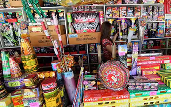 कलेक्टर ने पटाखा व्यवसायियों को दिए निर्देश, खुले मैदान में ही लगेंगी पटाखा दुकानें