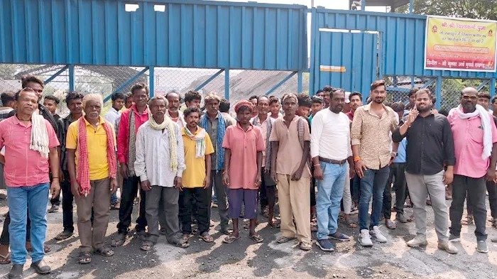 जिंदल फैक्ट्री के खिलाफ सात गांवों का विरोध प्रदर्शन, स्लैग यार्ड पर धरना