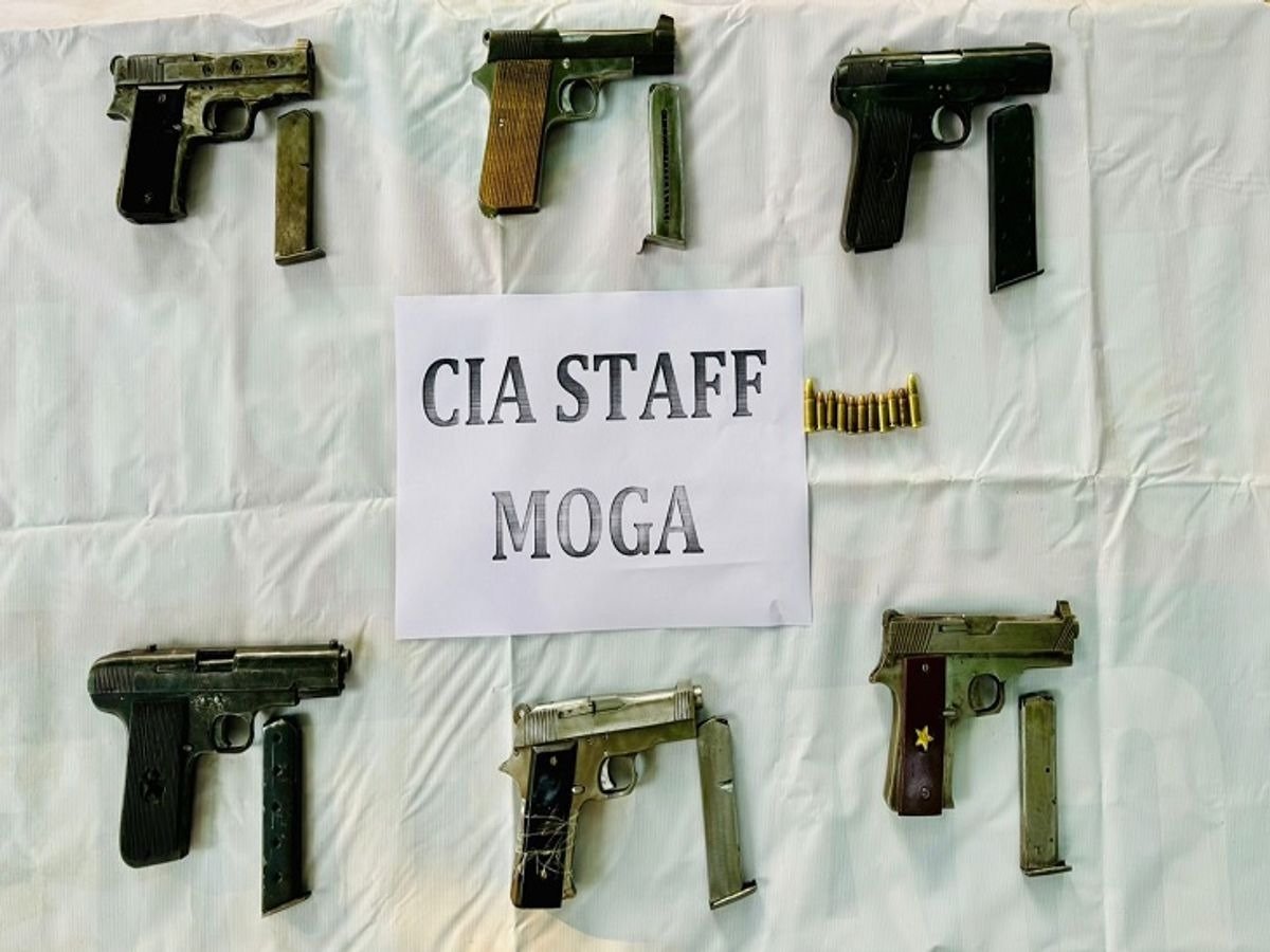 लॉरेंस गैंग के तीन गुर्गे गिरफ्तार, 6 पिस्टल और 12 कारतूस बरामद