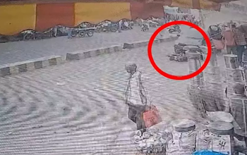 BREAKING: ट्रक की टक्कर से बिजली तार गिरा, युवक की मौत