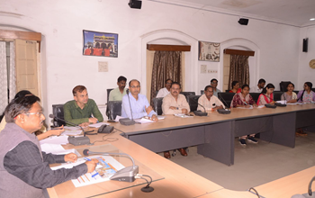 संभागायुक्त महादेव कावरे ने अधिकारियों पर जताई नाराज़गी, पेंशन प्रकरणों के निपटारे में तेजी लाने के दिए निर्देश