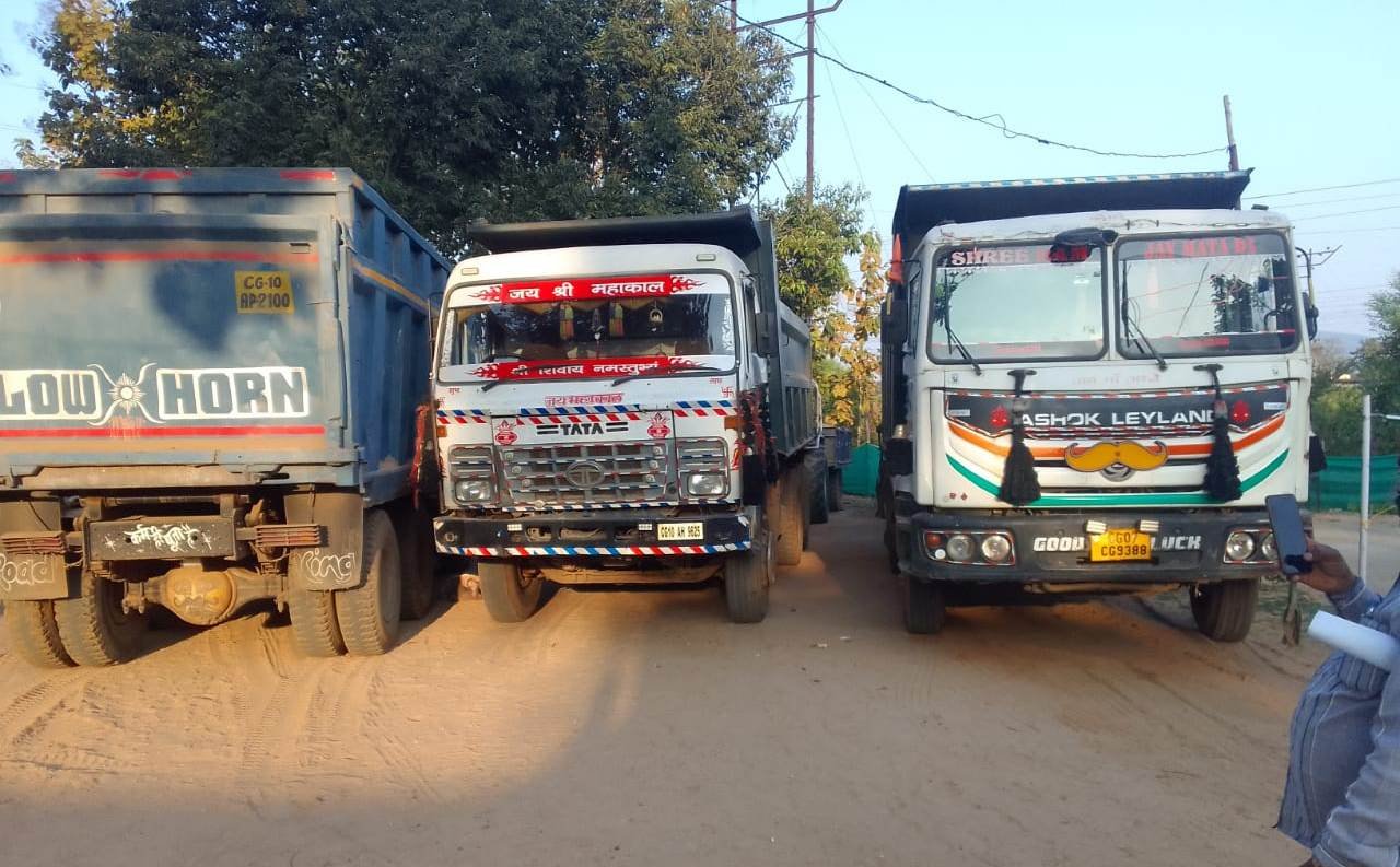 खनिजों के अवैध उत्खनन एवं परिवहन पर कड़ी कार्रवाई: 11 हाईवा और 8 ट्रैक्टर जब्त