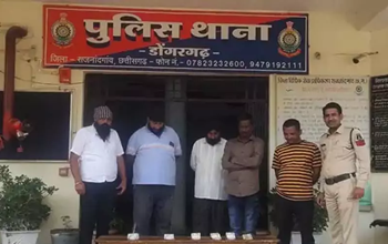 डोंगरगढ़ में जुआ खेलते 4 आरोपी गिरफ्तार, 12 हजार नकद बरामद
