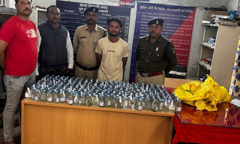 भिलाई में दुर्ग पुलिस की बड़ी कार्रवाई: 300 पौव्वा देशी शराब, स्कूटी और मोबाइल जब्त, आरोपी गिरफ्तार