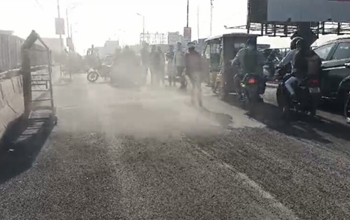 मोवा रेलवे ओवरब्रिज: मरम्मत के बाद डामर उखड़ा, दोबारा होगा कार्य