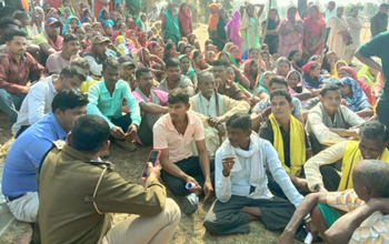 नई खदान का विरोध जारी: आचार संहिता के बावजूद प्रशासन भूमि पूजन पर अड़ा