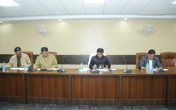 वाराणसी में आबकारी मंत्री की समीक्षा बैठक: शराब के ओवर रेटिंग पर एफआईआर दर्ज और लाइसेंस निरस्त करने के निर्देश