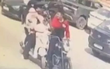 रायपुर: पुलिसकर्मी ने युवती के साथ की मारपीट, सड़क पर सरेआम लात-घूंसे बरसाए