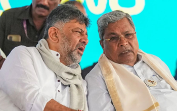 कर्नाटक में मुख्यमंत्री पद को लेकर राजनीति गरमाई: सिद्धारमैया और डीके शिवकुमार के बीच नेतृत्व परिवर्तन की चर्चाएं