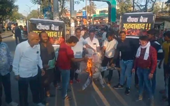 छत्तीसगढ़ में कांग्रेस पार्टी में टिकट बंटवारे को लेकर बवाल: दीपक बैज का पुतला जलाया, कार्यकर्ताओं ने लगाए मुर्दाबाद के नारे