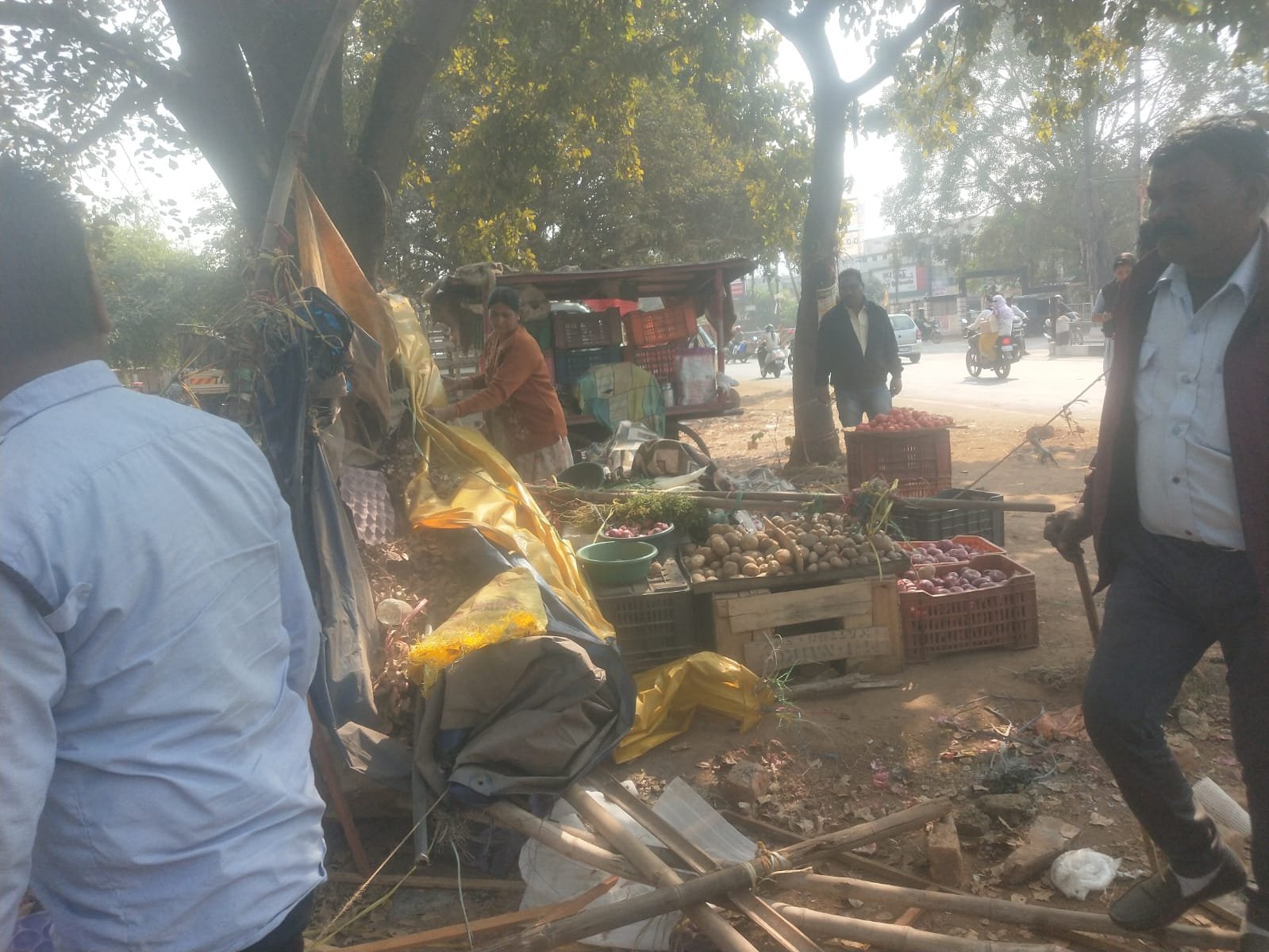 भिलाई इस्पात संयंत्र ने की बड़ी कार्रवाई: रिसाली डीपीएस चौक पर अवैध कब्जाधारियों और ठेले माफिया के खिलाफ सख्ती