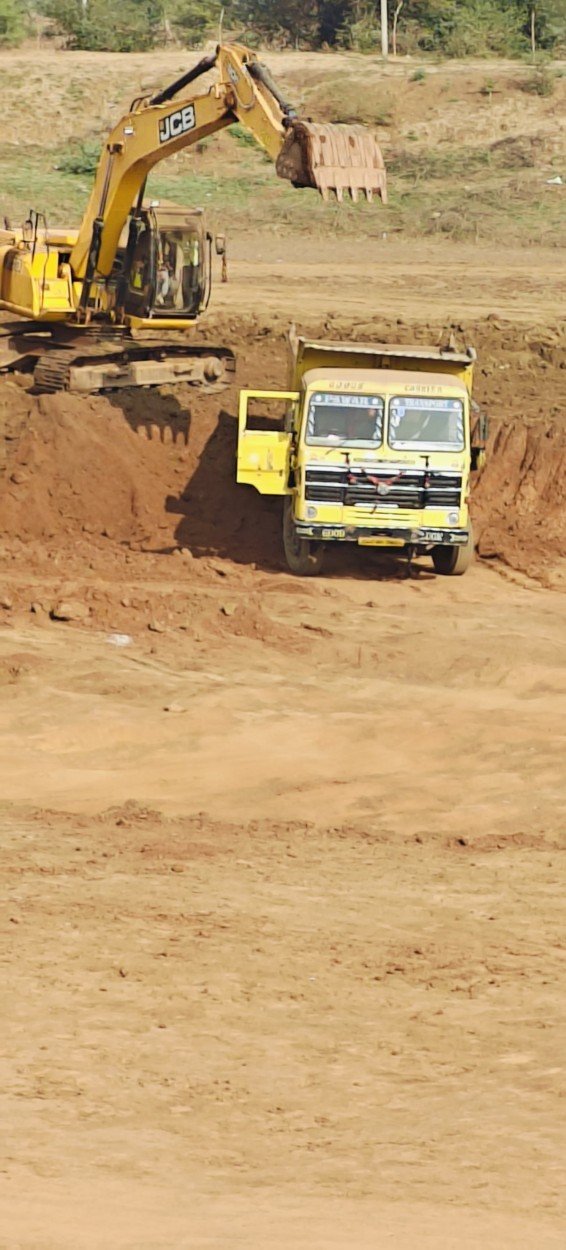 दुर्ग अवैध मुरूम उत्खनन मामला : दुर्ग जिला ग्रामीण क्षेत्र में धड़ल्ले से चल रहा अवैध मुरुम उत्खनन व परिवहन