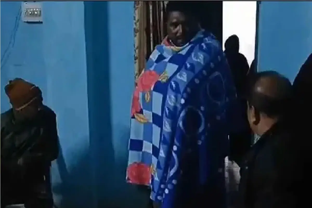 बलरामपुर छात्रावास में बड़ा खुलासा: महिला शिक्षिका के साथ आपत्तिजनक हालत में पकड़ा गया अधीक्षक