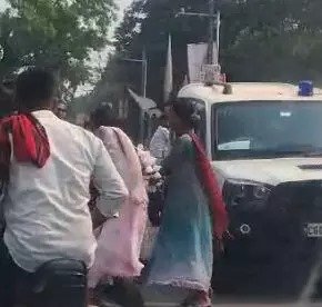 रायपुर में किन्नरों ने युवक को पीटा, वीडियो वायरल – पुलिस जांच में जुटी!