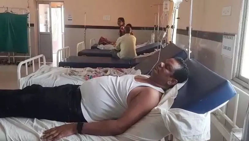 बालोद रजिस्ट्रार ऑफिस में किसान का आत्मघाती प्रयास: रजिस्ट्री में देरी से था हताश, कीटनाशक लेकर पहुंचा