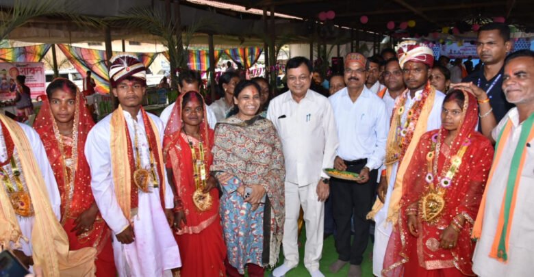 मुख्यमंत्री कन्या विवाह योजना के अंतर्गत 48 जोड़ों ने लिया सात फेरे, हर जोड़े को मिला ₹35,000 का सहयोग