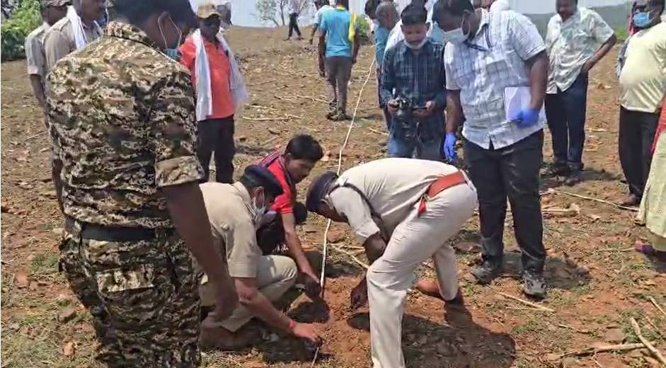 CG सनसनी: प्रेमी संग मिलकर युवती ने मंगेतर की की हत्या, जंगल में दफनाया शव, कब्र से निकाली गई लाश