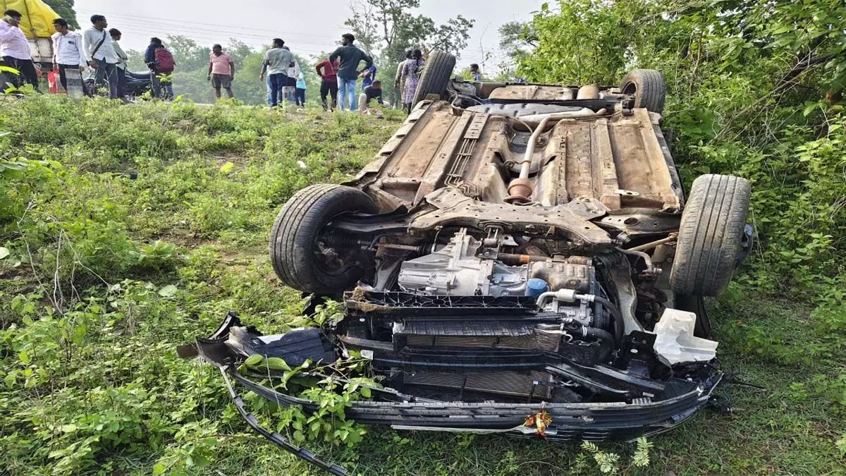 परीक्षा से पहले मौत का झपट्टा: NH-30 पर बेकाबू कार पलटी, B.Ed. छात्रा की गई जान, 3 की हालत गंभीर