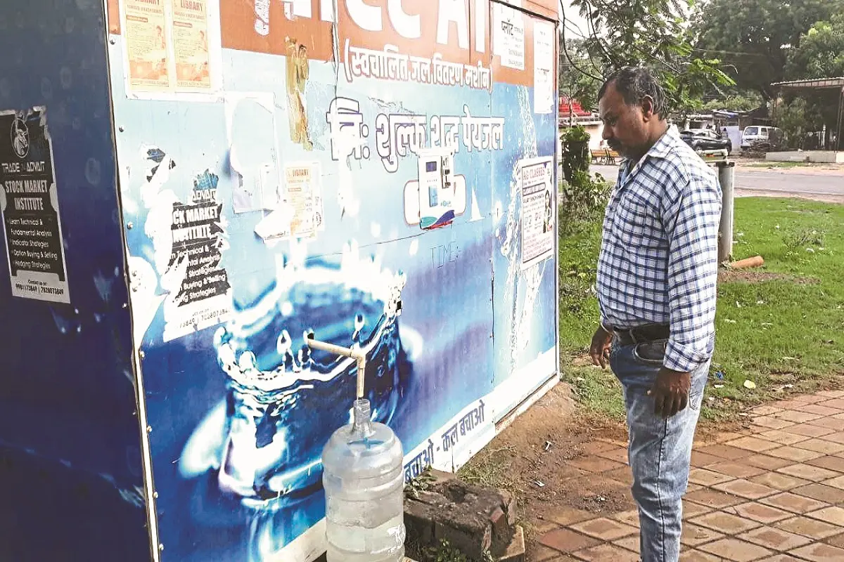 भिलाई में मानसून की पहली दस्तक बनी आफत: 50 साल पुरानी पाइपलाइन से घरों में पहुंच रहा गंदा पानी, 300 रुपये में खरीदकर प्यास बुझाने को मजबूर लोग