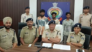 अमलेश्वर में राहगीर पर जानलेवा हमला और लूट: कैंची मारकर मोबाइल और नकदी छीनने वाले 2 मुख्य आरोपी गिरफ्तार, एक फरार