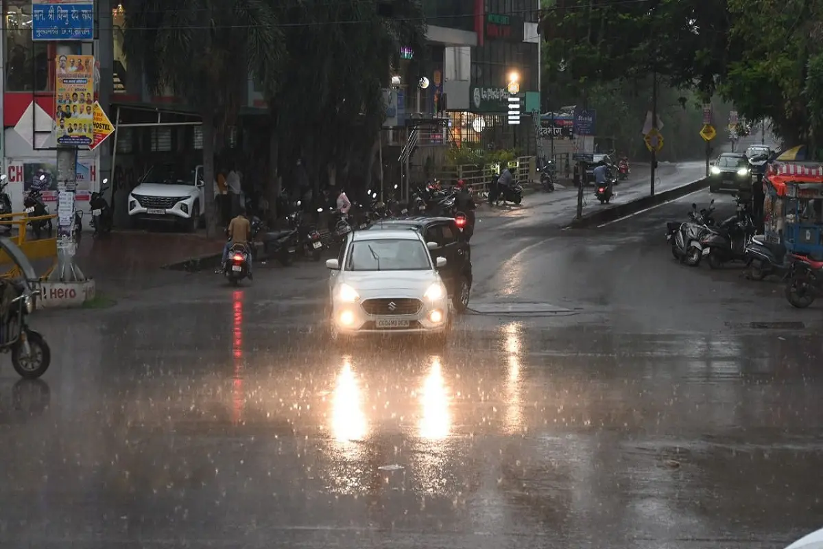 छत्तीसगढ़ में मानसून का रौद्र रूप: अगले 24 घंटे भारी, कई जिलों में येलो अलर्ट, अस्पतालों में लंबी कतारें