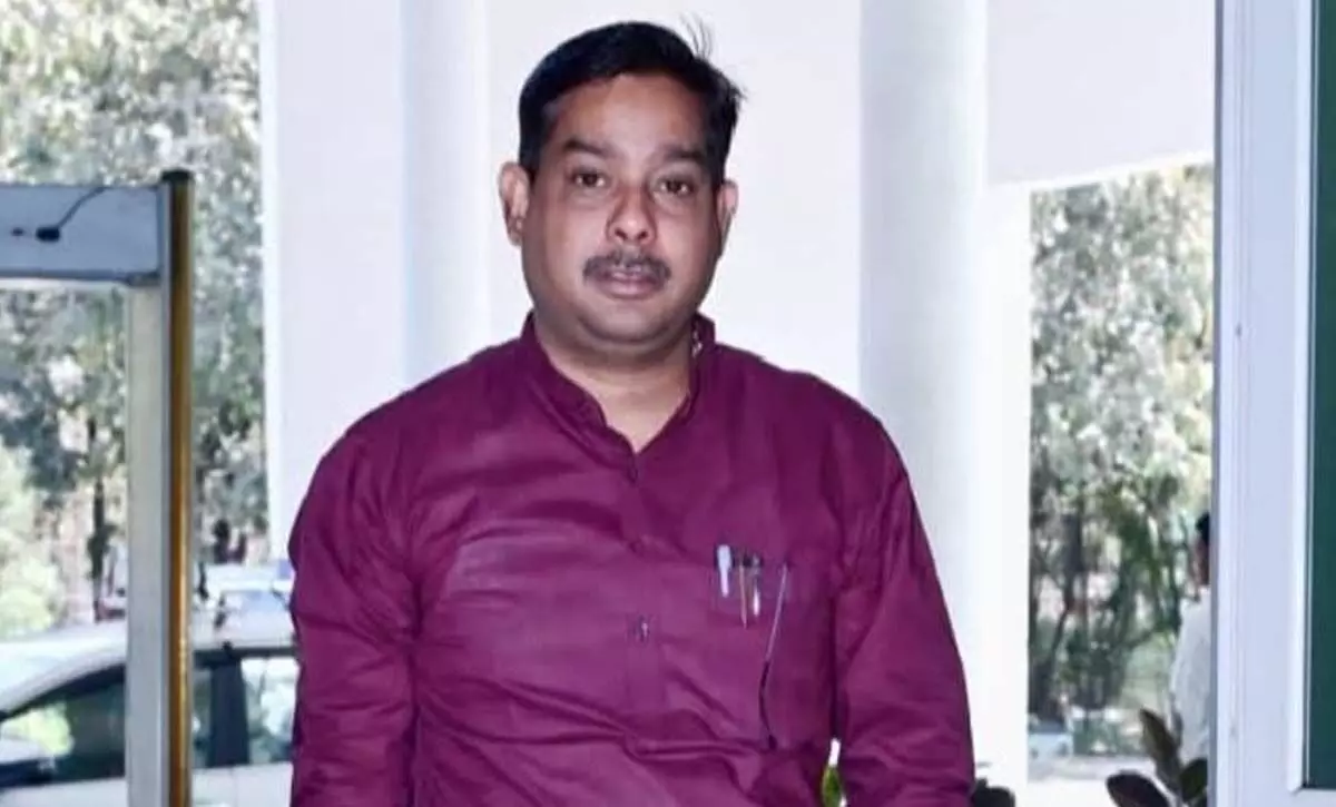 जैजैपुर विधायक की दबंगई: AC लगाने के विवाद में पड़ोसी को पीटा, दी गोली मारने की धमकी! दोनों पक्षों पर FIR दर्ज