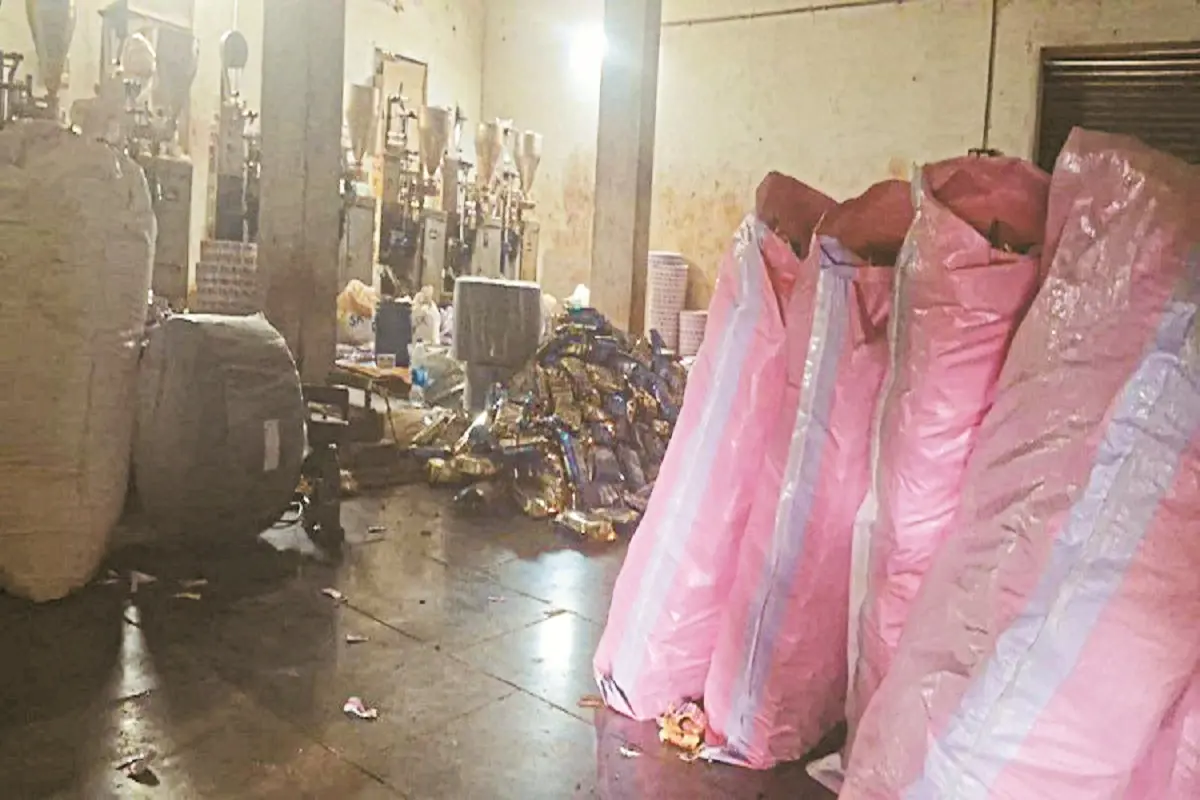 राजनांदगांव में बड़ा एक्शन: मिक्सचर की आड़ में चल रही थी अवैध गुटखा फैक्ट्री, करोड़ों की GST चोरी का अंदेशा