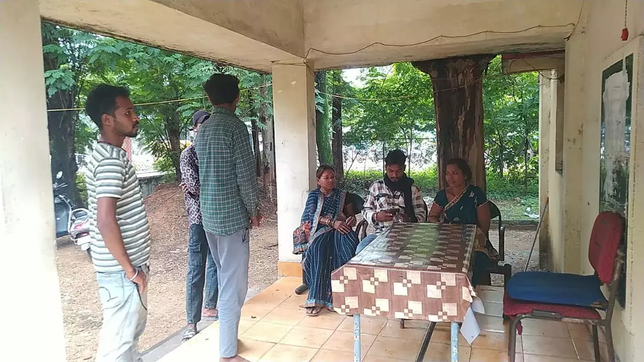 कोरबा में दावत बनी मातम: मुर्गा-शराब पार्टी के बाद 2 की मौत, 3 की हालत नाजुक, फूड प्वाइजनिंग की आशंका