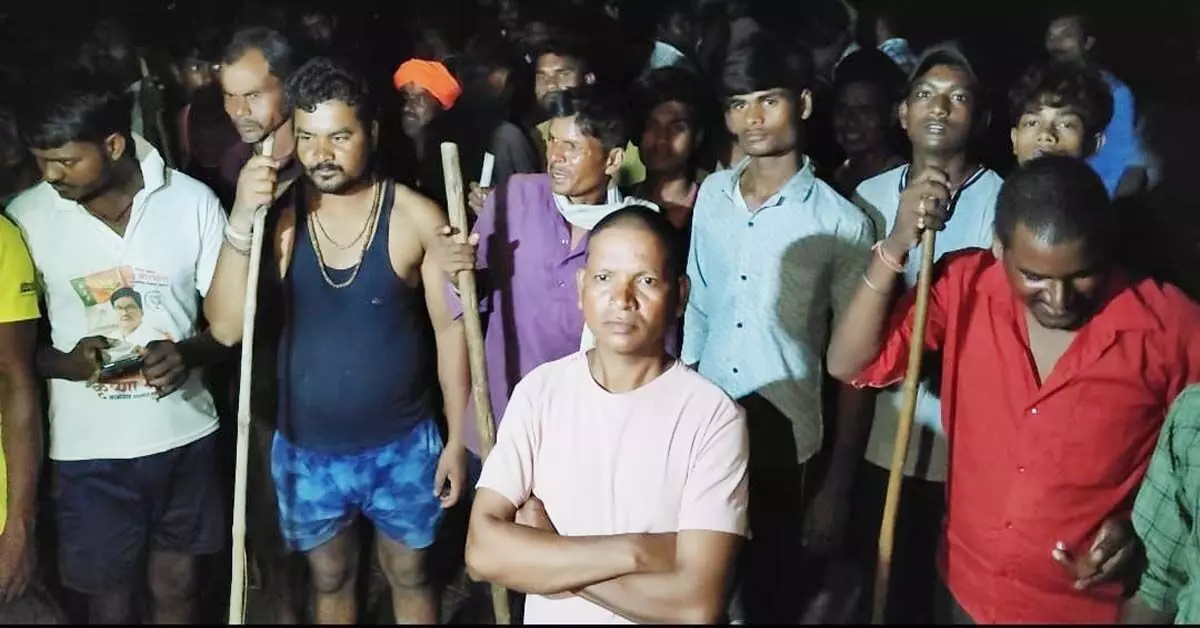 गांव में घुसा तेंदुआ: रातभर चला रेस्क्यू ऑपरेशन, जंगल में लौटने पर ली राहत की सांस