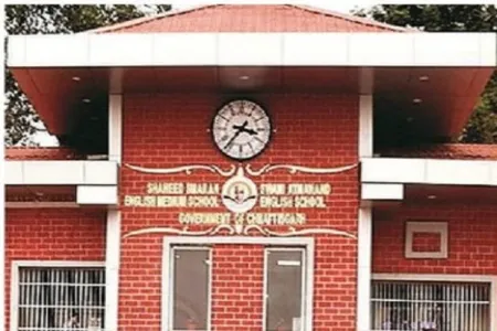 CG News: आत्मानंद स्कूलों में किताबों का संकट! बच्चों से मांगे जा रहे किताबों के प्रिंट आउट, अधिकारी दे रहे सफाई