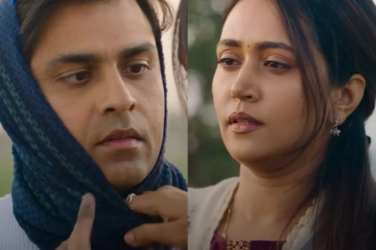 Panchayat 3: रिंकी और सचिव जी का किसिंग सीन? सान्विका ने किया बड़ा खुलासा, इस सीन पर थीं असहज, ऐसे बदला गया क्लाइमेक्स! अमेज़न प्राइम वीडियो की सबसे चर्चित वेब सीरीज़ 'पंचायत' का तीसरा सीजन दर्शकों के दिलों पर राज कर रहा है। अपनी सादगी और दमदार कहानी के लिए जानी जाने वाली इस सीरीज़ ने हर किरदार को घर-घर में मशहूर कर दिया है। इनमें से एक किरदार है 'रिंकी' का, जिसे एक्ट्रेस सान्विका ने निभाया है। हाल ही में सान्विका ने एक इंटरव्यू में खुलासा किया कि सीजन 3 में उनके और सचिव जी (जितेंद्र कुमार) के बीच एक किसिंग सीन लिखा गया था, जिसे लेकर वह बिल्कुल भी सहज नहीं थीं। जब स्क्रिप्ट में अचानक जोड़ा गया किसिंग सीन सान्विका ने बताया कि जब उन्हें 'पंचायत 3' की कहानी सुनाई गई थी, तो उसमें किसी भी तरह के इंटीमेट या किसिंग सीन का जिक्र नहीं था। लेकिन बाद में, मेकर्स को लगा कि रिंकी और सचिव जी के रिश्ते को आगे बढ़ाने के लिए एक रोमांटिक मोमेंट जरूरी है। सान्विका के अनुसार, डायरेक्टर ने उन्हें अलग से बुलाकर बताया कि कहानी में एक किसिंग सीन जोड़ा गया है। यह सीन एक कार में फिल्माया जाना था, जहाँ रिंकी गिरती है और फिर सचिव जी के साथ उसका किस होता है। "मैं सहज नहीं थी..." - सान्विका का दो टूक जवाब इस सीन के बारे में जानने के बाद सान्विका ने सोचने के लिए दो दिन का समय मांगा। उन्होंने इस पर विचार किया और फिर मेकर्स को अपना फैसला सुनाया। उन्होंने कहा, "मैंने सोचा कि 'पंचायत' को हर उम्र के लोग, पूरा परिवार एक साथ बैठकर देखता है। मैं खुद भी इस तरह के सीन के लिए तैयार नहीं थी और न ही सहज महसूस कर रही थी। इसलिए मैंने साफ तौर पर इस सीन को करने से मना कर दिया।" उन्होंने अपनी असहजता और शो की 'फैमिली ऑडियंस' का सम्मान करते हुए यह फैसला लिया। किसिंग सीन की जगह बना 'टंकी वाला' यादगार सीन मेकर्स ने सान्विका की बात को समझा और उन पर कोई दबाव नहीं बनाया। उन्होंने तुरंत उस सीन को स्क्रिप्ट से हटाने का फैसला किया। इसके विकल्प के तौर पर 'टंकी वाला' सीन तैयार किया गया, जो आज सीजन 3 के सबसे यादगार और प्यारे मोमेंट्स में से एक बन गया है। मेकर्स ने सान्विका को भरोसा दिलाया कि इस सीन को बहुत ही खूबसूरती और शालीनता (aesthetic) के साथ फिल्माया जाएगा। शूटिंग के अनुभव पर सान्विका ने कहा, "जितेंद्र कुमार एक बेहतरीन इंसान और कमाल के को-स्टार हैं। जब भी आप उनके साथ काम करते हैं, तो वह आपको बहुत सहज महसूस कराते हैं।" दर्शकों के दिलों पर छाई 'पंचायत 3' 'पंचायत' सीरीज़ एक शहरी लड़के अभिषेक त्रिपाठी (जितेंद्र कुमार) की कहानी है जो फुलेरा जैसे छोटे से गांव में पंचायत सचिव की नौकरी करने आता है। इस शो की सफलता का श्रेय जितेंद्र कुमार के साथ-साथ नीना गुप्ता, रघुबीर यादव, फैसल मलिक, और चंदन रॉय जैसे मंझे हुए कलाकारों को भी जाता है। जहाँ पहले दो सीजन अपनी कॉमेडी और हल्के-फुल्के अंदाज के लिए सराहे गए, वहीं सीजन 3 थोड़ा गंभीर और भावनात्मक रहा। इसे दर्शकों से मिली-जुली प्रतिक्रिया मिली है। कुछ लोगों ने इसके इमोशनल टच की तारीफ की, तो कुछ को पुराने सीजन्स वाली कॉमेडी की कमी खली। इसके बावजूद, 'पंचायत 3' ओटीटी प्लेटफॉर्म पर सबसे ज्यादा देखे जाने वाले शोज में से एक बनी हुई है।