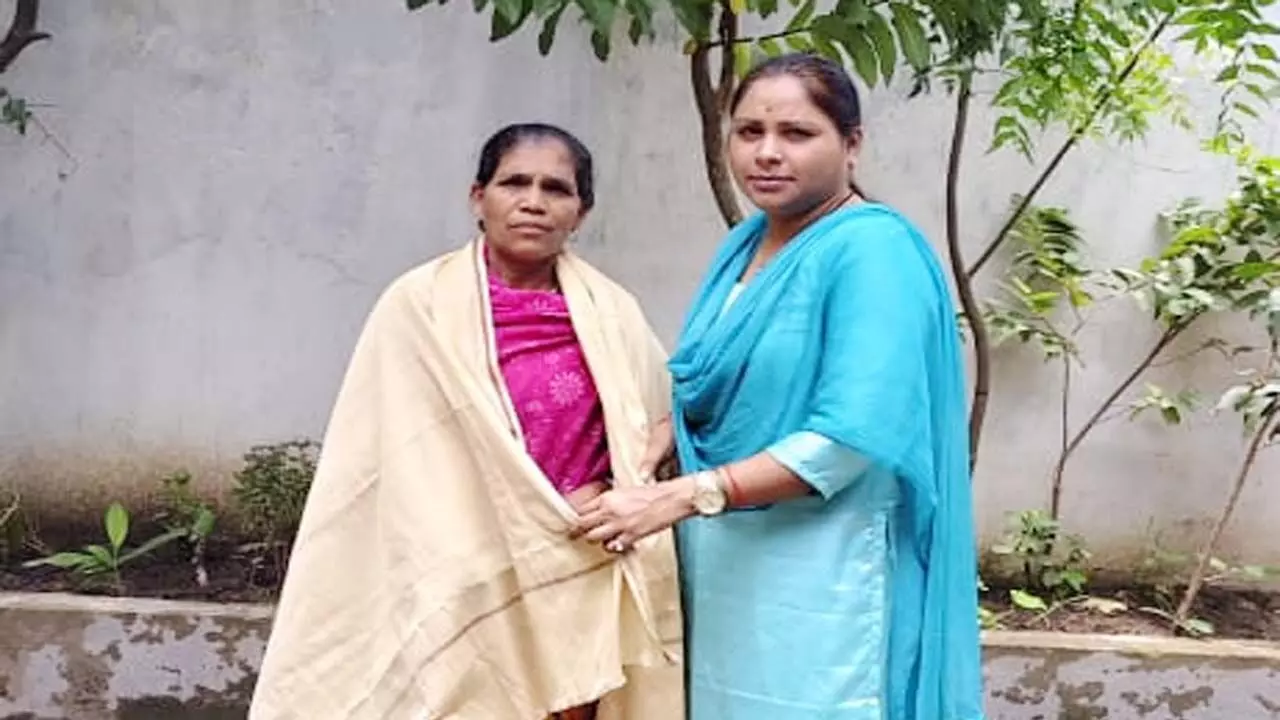 आंगनबाड़ी महिला कार्यकर्ता का सम्मान: संघर्ष का दूसरा नाम ही नारी शक्ति है - दीपिका शोरी
