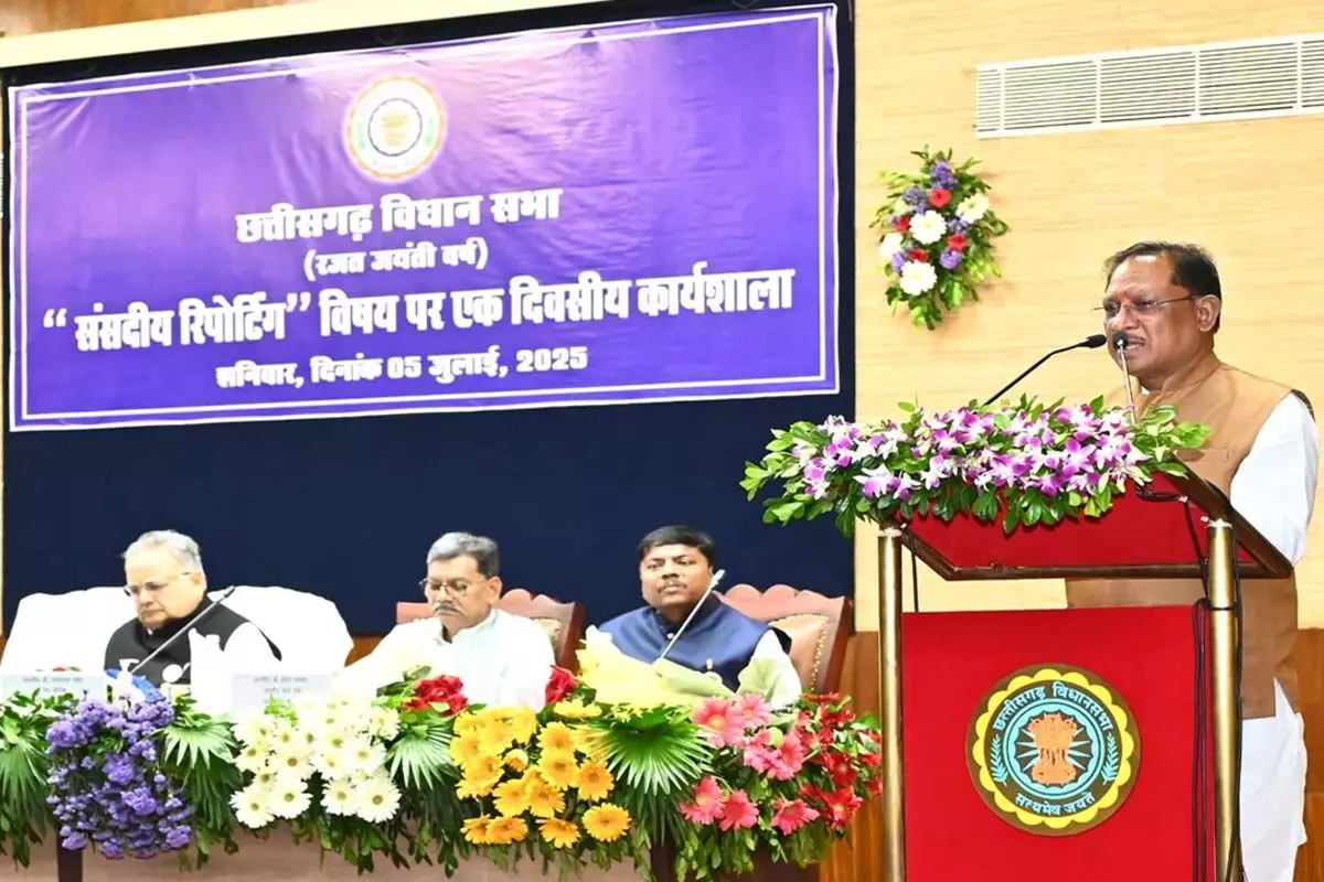 लोकतंत्र का चौथा स्तंभ या 'नारद मुनि'? CM साय और रमन सिंह ने पत्रकारों को बताए संसदीय रिपोर्टिंग के 'गुरु-मंत्र'