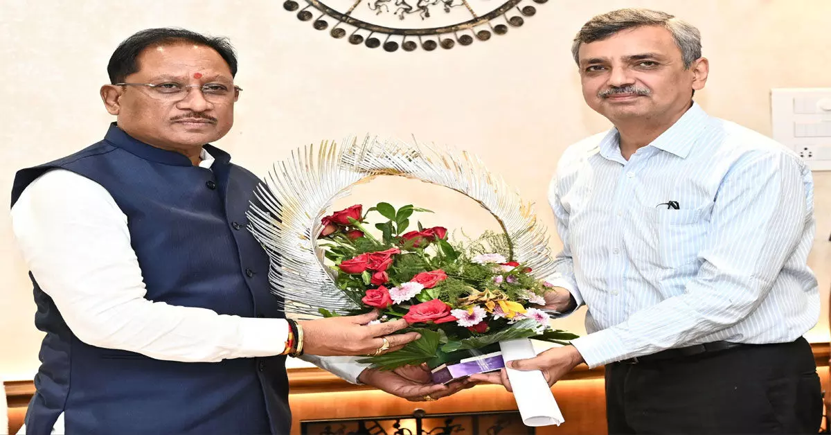 भू-अभिलेख सुधार और डिजिटल सर्वे को लेकर सीएम साय से मिले भूमि संसाधन सचिव, राजस्व प्रणाली में लाया जाएगा तकनीकी नवाचार