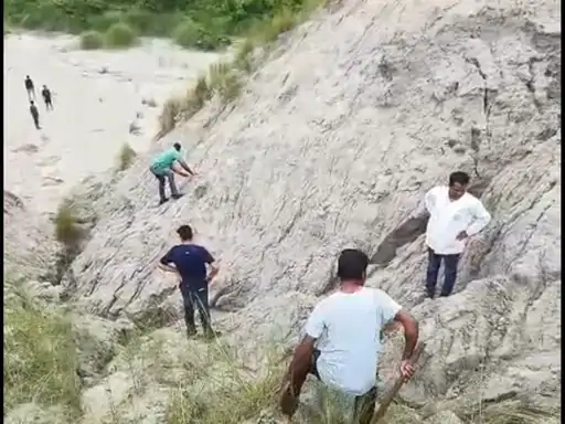 कोरबा में तीन आपराधिक घटनाएं: 50 फीट गहरे गड्ढे से अज्ञात शव बरामद, भोजनालय संचालक पर हमला और 15 जुआरी गिरफ्तार