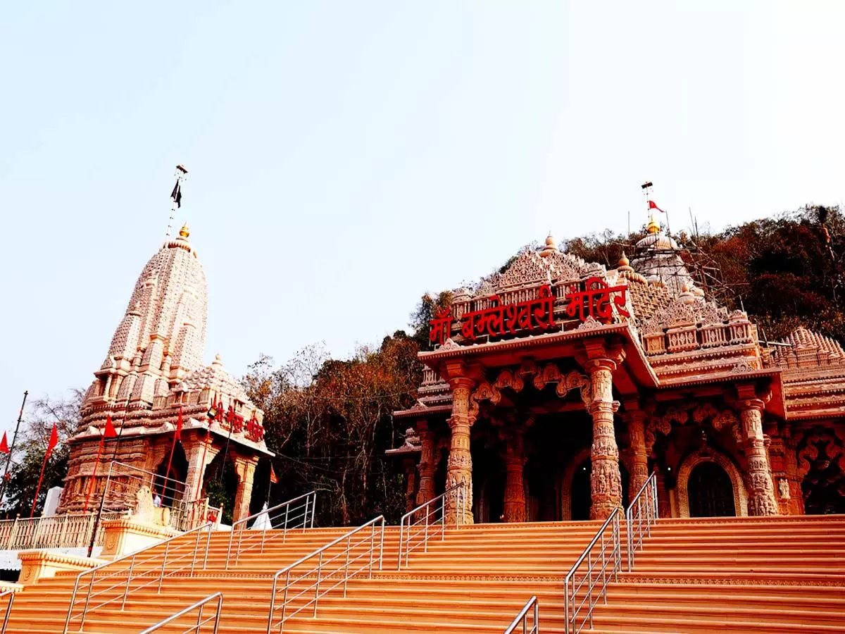 "माँ बम्लेश्वरी हमारी कुलदेवी": डोंगरगढ़ मंदिर ट्रस्ट में 50% आरक्षण की मांग पर अड़ा सर्व आदिवासी समाज, दी आंदोलन की चेतावनी