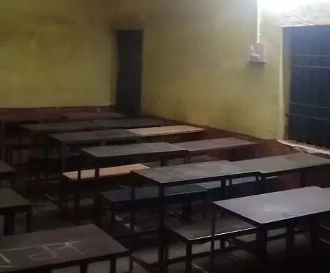 आत्मानंद स्कूल में बड़ी लापरवाही: रात 11 बजे तक दरवाजे खुले, लाइट-पंखे चालू, चोरों को खुली दावत!