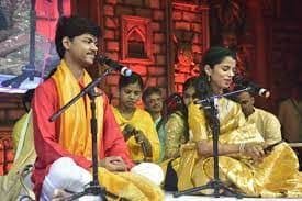 मैथिली ठाकुर के भजनों से गूंजा छत्तीसगढ़ विधानसभा, सुरीली तान पर झूमे मुख्यमंत्री और अध्यक्ष