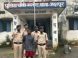 जशपुर में 'ऑपरेशन शंखनाद' का बड़ा एक्शन: गौ तस्करी पर कड़ा प्रहार, 56 किलो मांस के साथ 4 गिरफ्तार, 4 मवेशी मुक्त