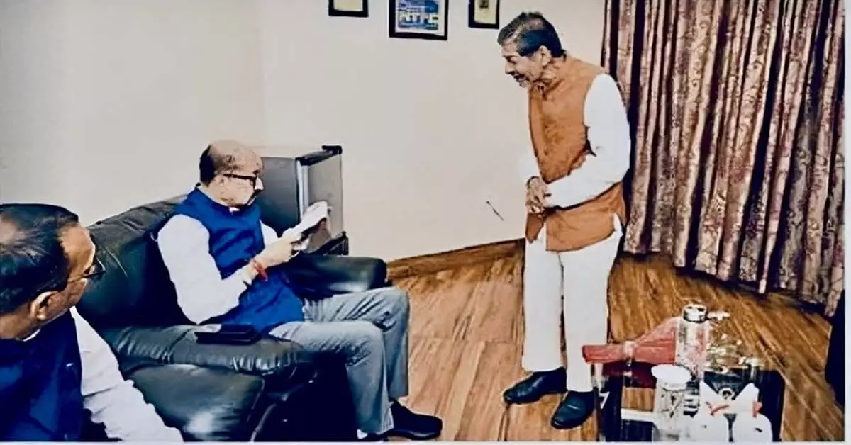 कलेक्टर ने पूर्व मंत्री जयसिंह अग्रवाल को नोटिस जारी किया, फेसबुक पोस्ट पर विवाद