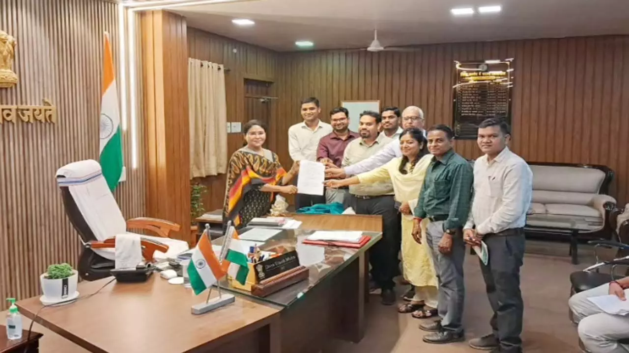 "संसाधन नहीं, तो काम नहीं": राजस्व अधिकारियों की हड़ताल, जाति-निवास प्रमाण पत्र सहित कई जरूरी काम ठप