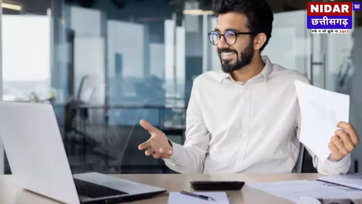 CBSE Superintendent Result 2025: टियर 2 का परिणाम जारी, यहां देखें स्कोर और जानें अगले चरण की पूरी प्रक्रिया मुख्य बिंदु: CBSE ने सुपरिटेंडेंट (अधीक्षक) टियर 2 परीक्षा का रिजल्ट घोषित कर दिया है। उम्मीदवार अपना स्कोरकार्ड आधिकारिक वेबसाइट cbse.gov.in पर देख सकते हैं। सफल उम्मीदवारों को अब स्किल टेस्ट और दस्तावेज़ सत्यापन के लिए बुलाया जाएगा। जानें अगले चरणों के लिए कौन-से दस्तावेज़ हैं जरूरी और क्या है पूरी चयन प्रक्रिया। नई दिल्ली: केंद्रीय माध्यमिक शिक्षा बोर्ड (CBSE) ने अधीक्षक पद के लिए आयोजित टियर 2 परीक्षा के परिणाम जारी कर दिए हैं। जिन उम्मीदवारों ने इस परीक्षा में भाग लिया था, वे अब अपना रिजल्ट और चयन स्थिति CBSE की आधिकारिक वेबसाइट cbse.gov.in पर जाकर चेक कर सकते हैं। यह परिणाम तय करेगा कि कौन से उम्मीदवार भर्ती प्रक्रिया के अगले महत्वपूर्ण चरणों के लिए योग्य हैं। रिजल्ट के बाद अब आगे क्या? (Next Steps After Result) टियर 2 परीक्षा में सफल होने वाले उम्मीदवारों को भर्ती के अगले दो महत्वपूर्ण पड़ावों से गुजरना होगा: 1. स्किल टेस्ट (टाइपिंग टेस्ट): जो उम्मीदवार टियर 2 परीक्षा में उत्तीर्ण हुए हैं, उन्हें अब कौशल परीक्षा यानी टाइपिंग टेस्ट के लिए आमंत्रित किया जाएगा। यह एक क्वालिफाइंग प्रकृति की परीक्षा होती है, जिसमें प्रदर्शन करना अनिवार्य है। 2. दस्तावेज़ सत्यापन (Document Verification): स्किल टेस्ट के बाद, चयनित उम्मीदवारों को दस्तावेज़ सत्यापन प्रक्रिया के लिए बुलाया जाएगा। इस चरण में उम्मीदवारों को अपने सभी मूल प्रमाण पत्रों का सत्यापन कराना होता है। दस्तावेज़ सत्यापन के लिए आवश्यक दस्तावेज़ (Important Documents for DV) सफल उम्मीदवारों को निम्नलिखित मूल दस्तावेज़ तैयार रखने होंगे: शैक्षणिक प्रमाण पत्र: 10वीं, 12वीं और स्नातक की मार्कशीट एवं डिग्री। पहचान पत्र: आधार कार्ड, पैन कार्ड, या पासपोर्ट। जाति प्रमाण पत्र: SC/ST/OBC/EWS वर्ग के उम्मीदवारों के लिए (यदि लागू हो)। अनुभव प्रमाण पत्र: यदि पद के लिए अनुभव मांगा गया हो। दिव्यांगता प्रमाण पत्र: PwBD उम्मीदवारों के लिए (यदि लागू हो)। निवास प्रमाण पत्र: (यदि आवश्यक हो)। नवीनतम पासपोर्ट साइज फोटो और हस्ताक्षर। ऑनलाइन आवेदन पत्र और परीक्षा के एडमिट कार्ड की कॉपी। भर्ती प्रक्रिया के कुल चरण (Total Selection Stages) CBSE अधीक्षक पद पर चयन के लिए उम्मीदवारों को कुल चार चरणों से गुजरना होता है: टियर 1 परीक्षा (वस्तुनिष्ठ): यह प्रारंभिक स्क्रीनिंग परीक्षा होती है। टियर 2 परीक्षा (वर्णनात्मक): इसमें पद से संबंधित ज्ञान का परीक्षण होता है। स्किल टेस्ट/टाइपिंग टेस्ट: यह क्वालिफाइंग प्रकृति का होता है। दस्तावेज़ सत्यापन: सभी चरणों के बाद अंतिम चयन से पहले दस्तावेज़ों की जांच। इन सभी चरणों को सफलतापूर्वक पार करने वाले उम्मीदवारों की एक अंतिम मेरिट लिस्ट तैयार की जाएगी। इसी लिस्ट के आधार पर योग्य उम्मीदवारों को नियुक्ति पत्र (Appointment Letter) जारी किए जाएंगे।