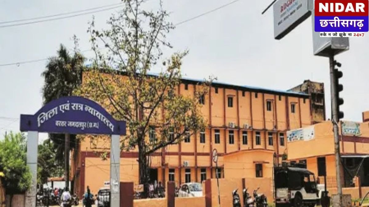 बस्तर कोर्ट में जजों से टकराव: वकीलों ने किया दो कोर्ट का बहिष्कार, अनिश्चितकालीन हड़ताल की चेतावनी