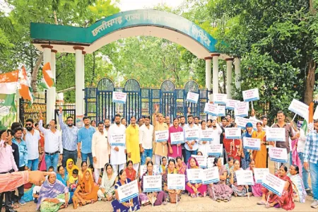 "53 लाख उपभोक्ताओं से धोखा": बिजली बिल में कटौती पर भड़के भूपेश, हसदेव को लेकर भी सरकार पर बोला हमला