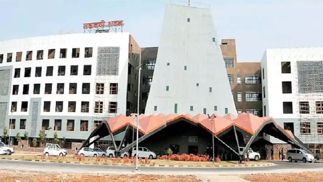 छत्तीसगढ़ में बड़ा प्रशासनिक फेरबदल: 10 IAS अफसरों के बदले प्रभार, मेडिकल सर्विसेज कॉर्पोरेशन को मिला नया MD