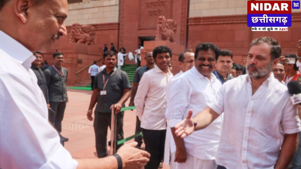 संसद में दिखा दुर्लभ नजारा: राहुल गांधी ने अचानक मिलाया बीजेपी सांसद से हाथ, मुस्कुराकर दी बधाई