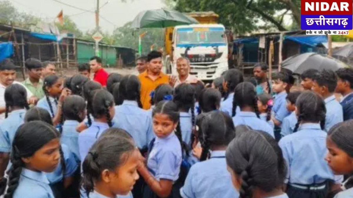 24 की जगह सिर्फ 5 टीचर: कोरबा में फूटा छात्रों का गुस्सा, आत्मानंद स्कूल के लिए नेशनल हाईवे किया जाम
