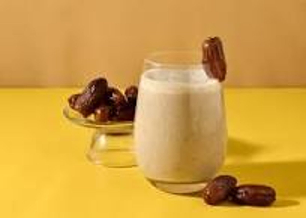 रात को सोने से पहले दूध में उबालकर खाएं 2 खजूर, मिलेंगे ये 7 चमत्कारी स्वास्थ्य लाभ