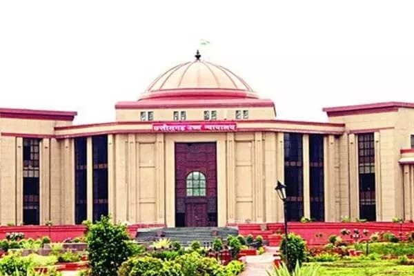 शराब घोटाला: सुप्रीम कोर्ट की फटकार के बाद हाईकोर्ट पहुंचे चैतन्य बघेल, जमानत के लिए लगाई अर्जी